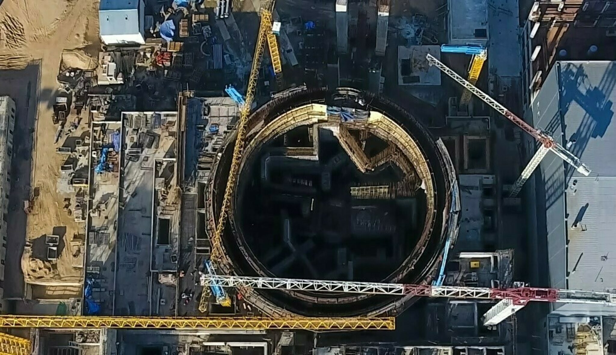 A reactor that is under construction being viewed from above.
