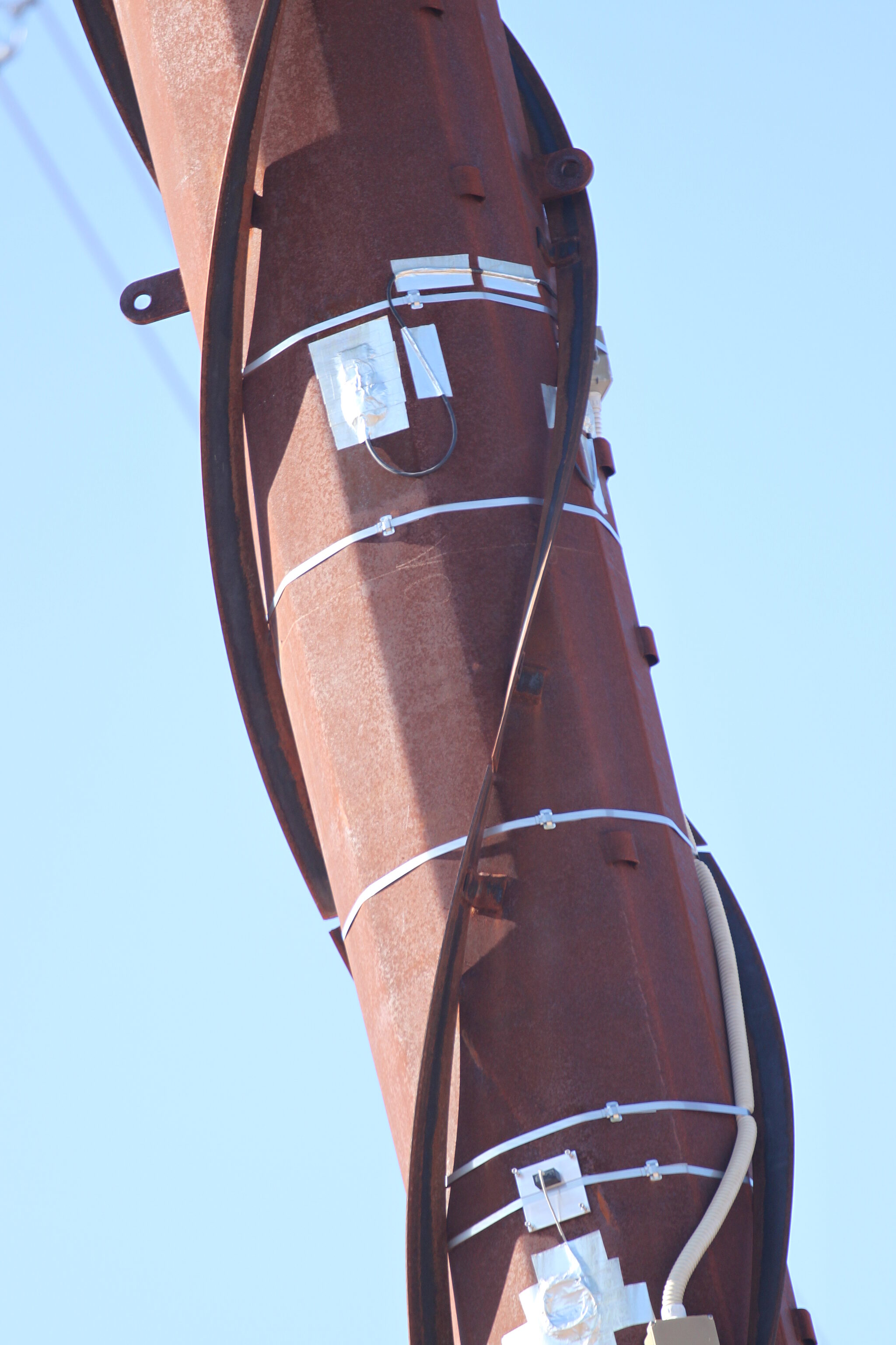 Vibration monitoring equipment on the leg of a tower