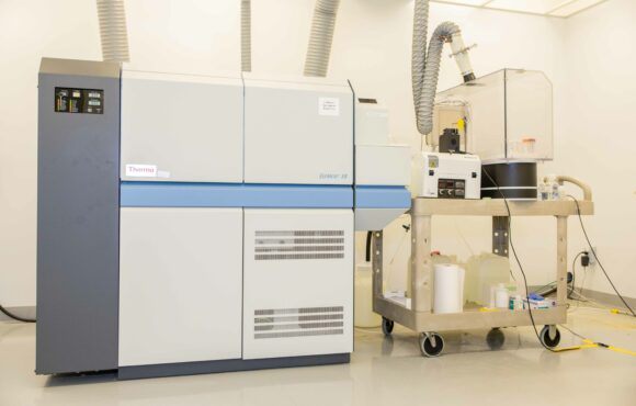 Photograph of Kinectrics' Thermo Scientific™ Element XR machine